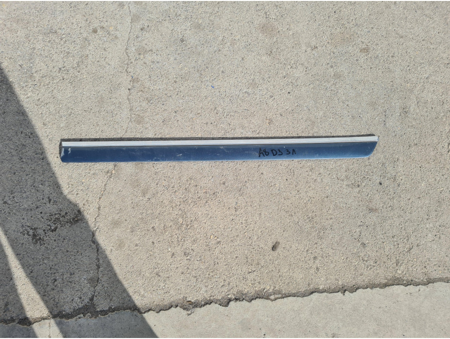 Задна лява външна лайсна за Audi A8 D3 Задна лява външна лайсна за Audi A8 D3