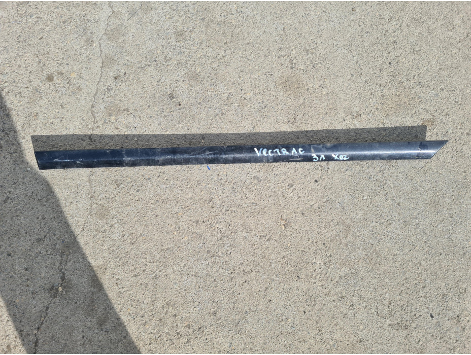 Задна лява външна лайсна за Opel Vectra C Hatchback Задна лява външна лайсна за Opel Vectra C Hatchback