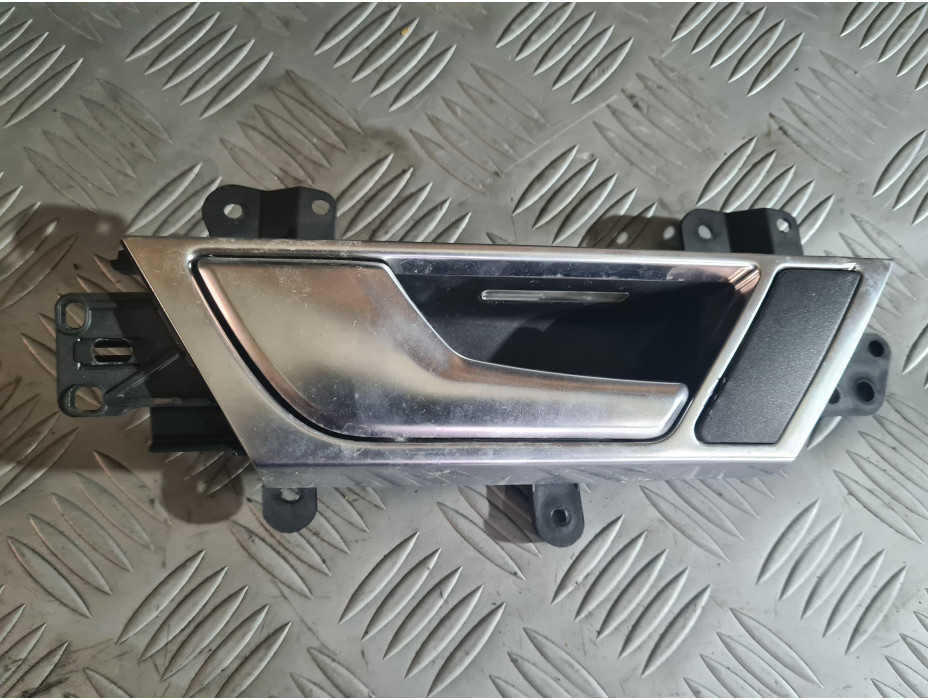 Задна лява вътрешна дръжка за Audi A6 C6 2.7 TDI Quattro Задна лява вътрешна дръжка за Audi A6 C6 2.7 TDI Quattro