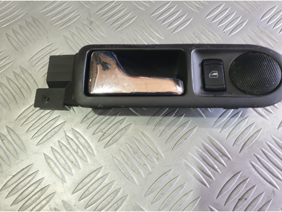 Задна лява вътрешна дръжка за VW Passat B5 1.8 T комби