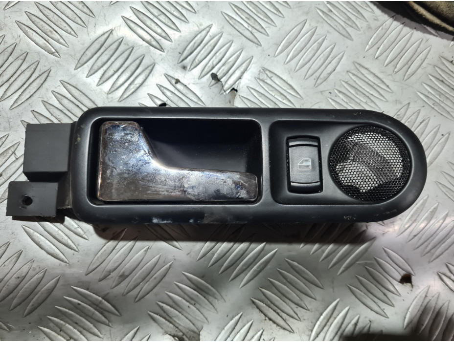 Задна лява вътрешна дръжка за VW Passat B5 2.5 TDI Задна лява вътрешна дръжка за VW Passat B5 2.5 TDI