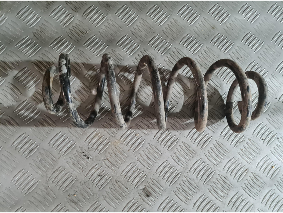 Задна лява пружина за Audi A5 8T Quattro Задна лява пружина за Audi A5 8T Quattro