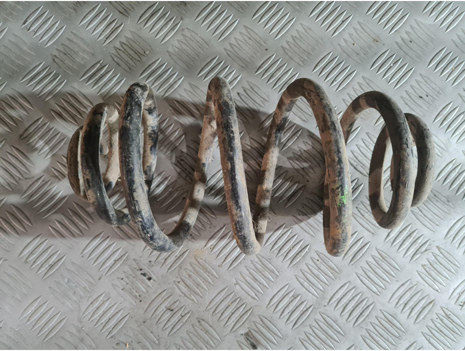 Задна лява пружина за VW Passat B5