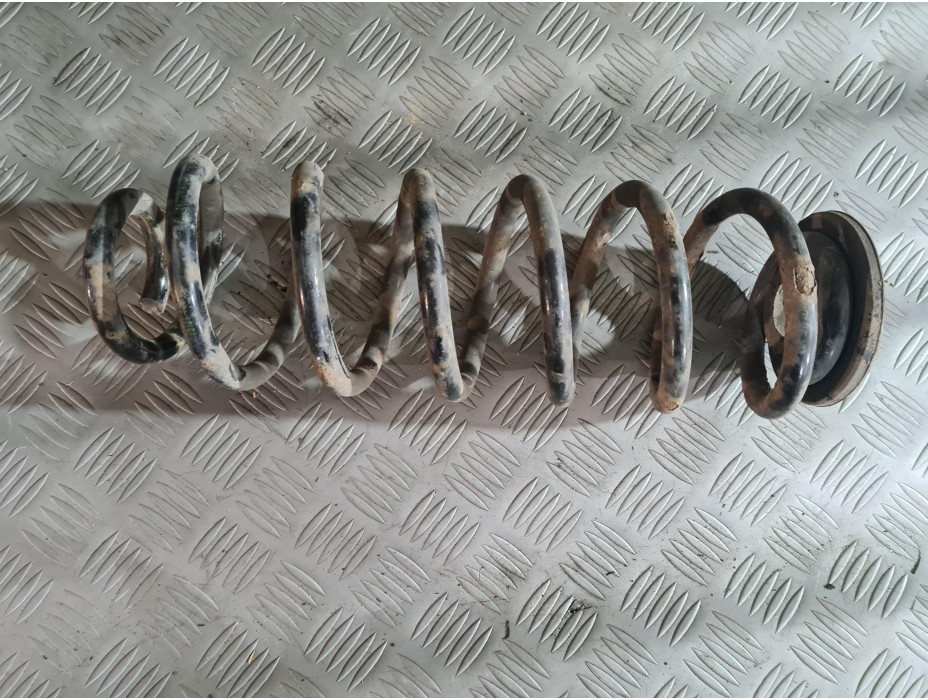 Задна пружина за VW Passat B6 2.0 TDI Задна пружина за VW Passat B6 2.0 TDI