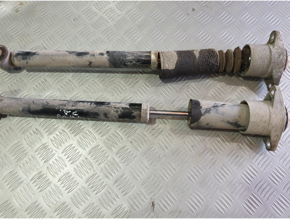 Задни амортисьори за VW Passat B5 1.8 T комби