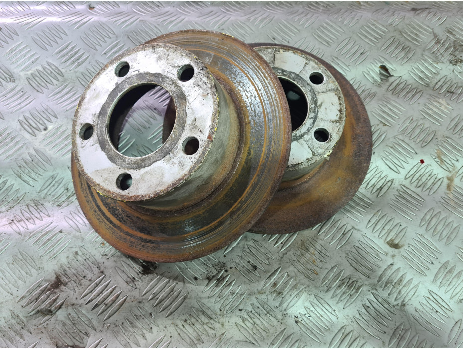 Задни дискове за Audi A6 C5 2.4 i Automat Sedan Задни дискове за Audi A6 C5 2.4 i Automat Sedan