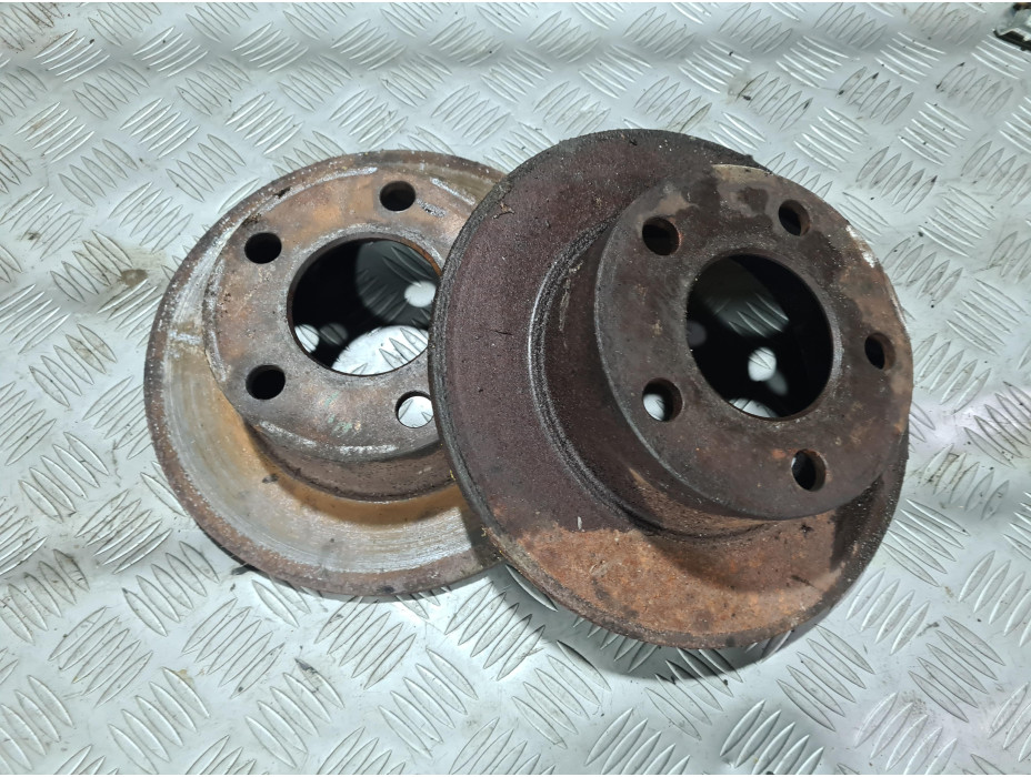 Задни дискове за VW Passat B5 2.5 TDI Задни дискове за VW Passat B5 2.5 TDI