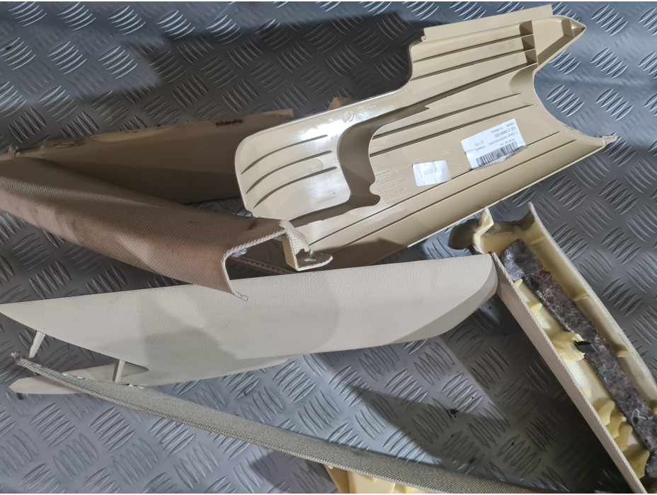 Задни кори за колонки за Audi A6 C6 2.7 TDI Quattro Задни кори за колонки за Audi A6 C6 2.7 TDI Quattro