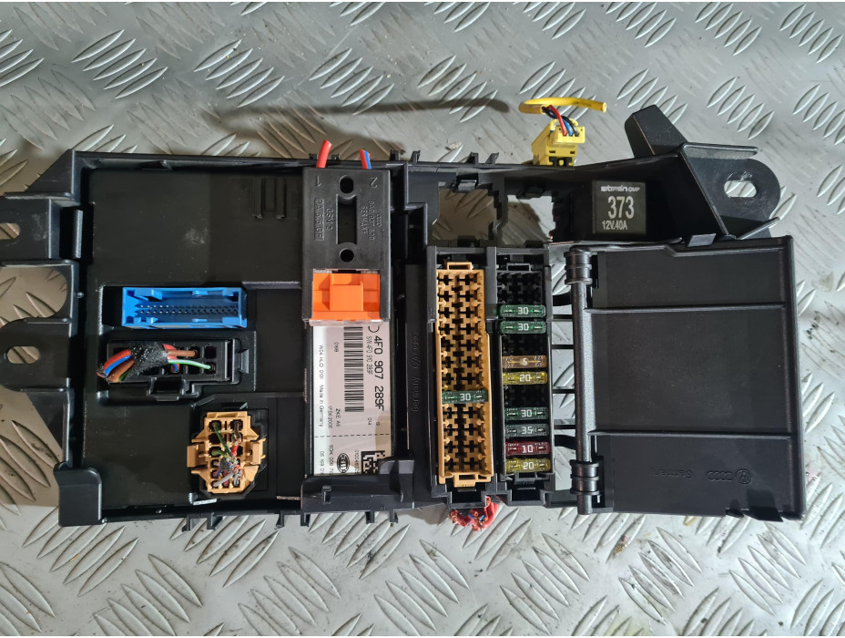 Задно бушонно табло за Audi A6 C6 2.7 TDI Quattro