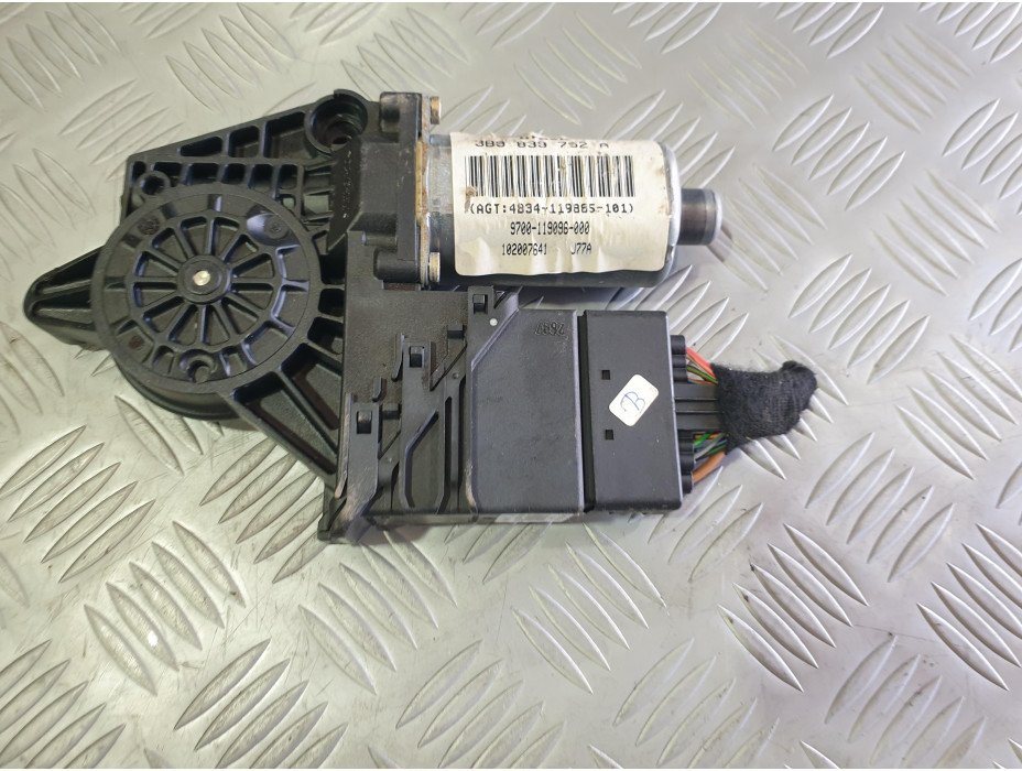 Задно дясно моторче за VW Passat B5 1.8 T комби