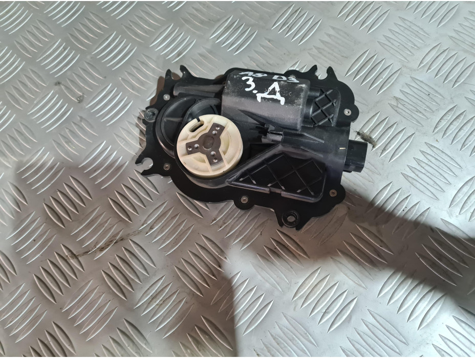 Задно дясно моторче за брава с вакуум за Audi A8 D3 6.0 i