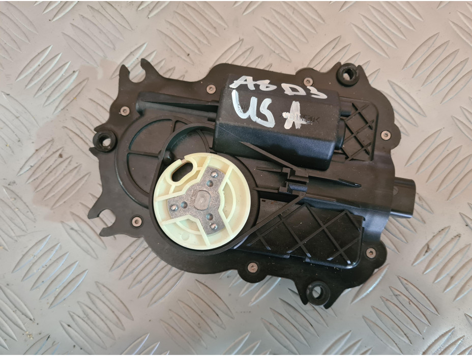 Задно дясно моторче за брави с вакуум за Audi A8 D3 4.2i Long
