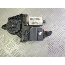 Задно дясно моторче за ел. стъкло за VW Passat B5 1.8 T комби