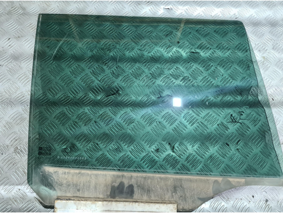 Задно дясно стъкло за Opel zafira A 2.2 i 147 к.с.