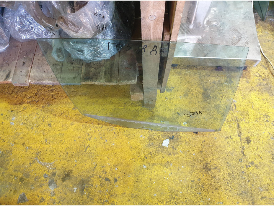 Задно дясно стъкло за VW Golf 5 1.6FSI Задно дясно стъкло за VW Golf 5 1.6FSI