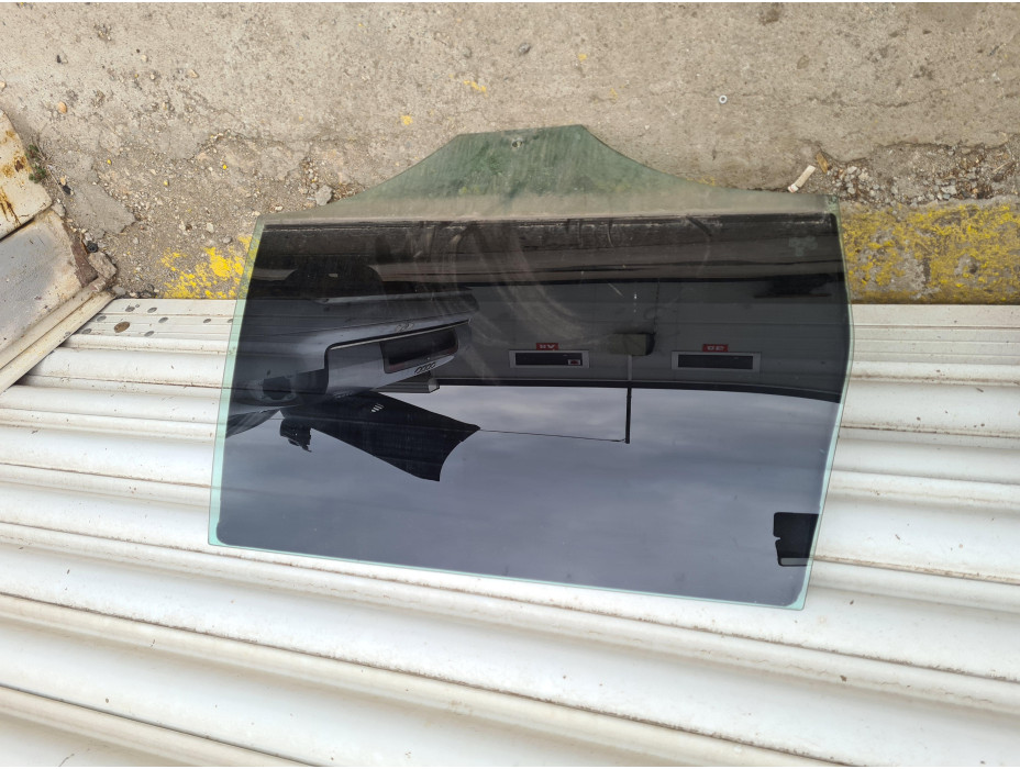 Задно дясно стъкло за VW Passat B6 2.0 TDI ВМР Задно дясно стъкло за VW Passat B6 2.0 TDI ВМР