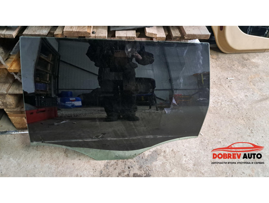 Задно ляво стъкло (комби) за VW Passat B7 1.6 TDI Задно ляво стъкло (комби) за VW Passat B7 1.6 TDI