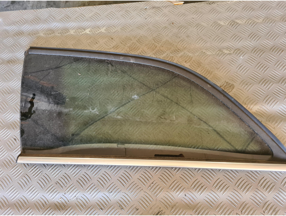 Задно ляво стъкло (фикс) за Opel Vectra C Estate Задно ляво стъкло (фикс) за Opel Vectra C Estate