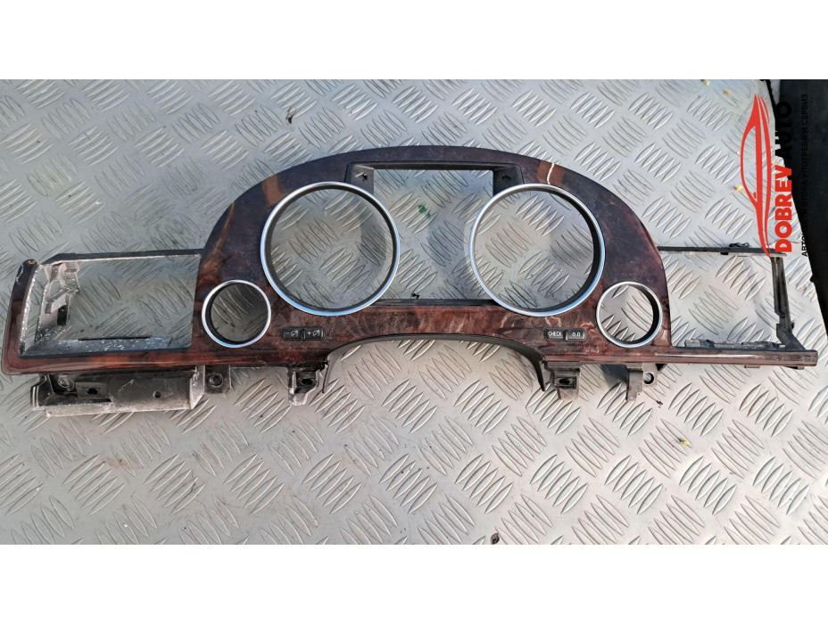 Интериорна лайсна за километраж за Audi A8 D3 4.2TDI Интериорна лайсна за километраж за Audi A8 D3 4.2TDI