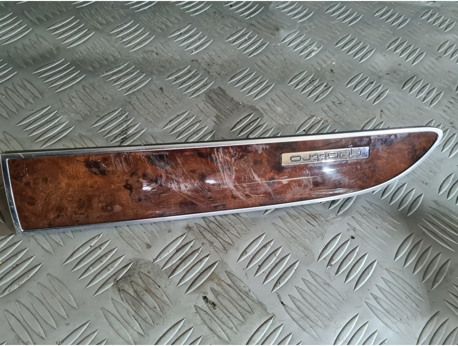 Интериорна лайсна за табло за Audi A6 C6 2.7 TDI Quattro Интериорна лайсна за табло за Audi A6 C6 2.7 TDI Quattro