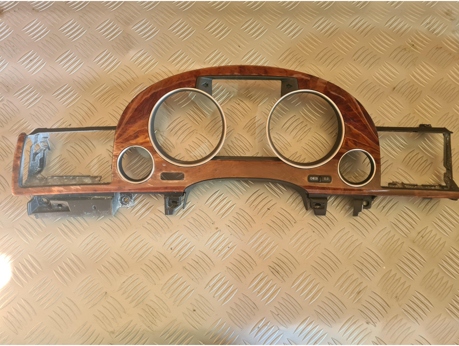 Интериорна лайсна - километраж за Audi A8 D3 4.2i Long Интериорна лайсна - километраж за Audi A8 D3 4.2i Long