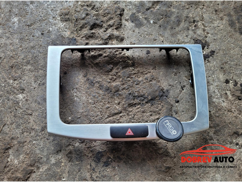 Интериорна лайсна (радио) за VW CC 2.0 TDI Интериорна лайсна (радио) за VW CC 2.0 TDI