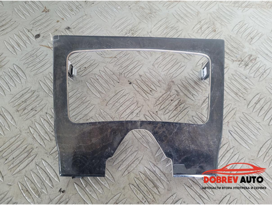 Интериорна лайсна (централна конзола) за Mercedes CLS W218 Интериорна лайсна (централна конзола) за Mercedes CLS W218