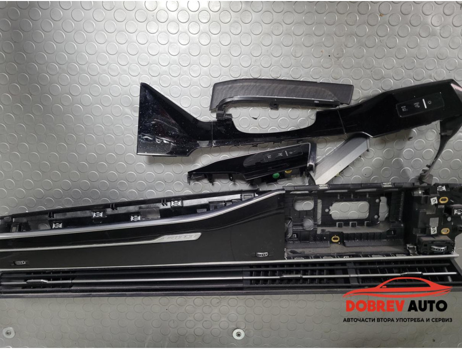 Интериорни лайсни табло - черни за Audi Q8 Интериорни лайсни табло - черни за Audi Q8