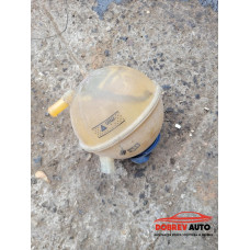 Казанче антифриз за VW Golf MK4 Казанче антифриз за VW Golf MK4