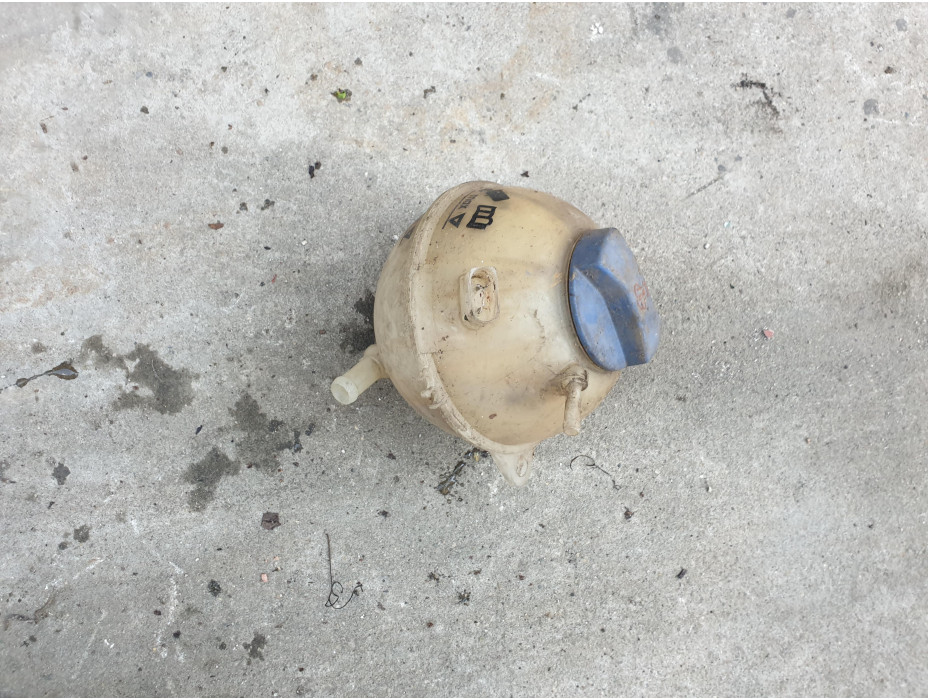 Казанче за антифриз за Audi A3 8L Казанче за антифриз за Audi A3 8L