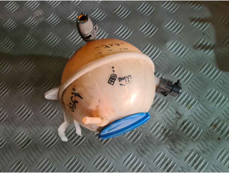 Казанче за антифриз за Audi A3 8P 2.0TDI Hatchback