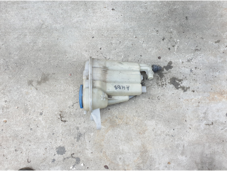 Казанче за антифриз за Audi A4 B8 Казанче за антифриз за Audi A4 B8