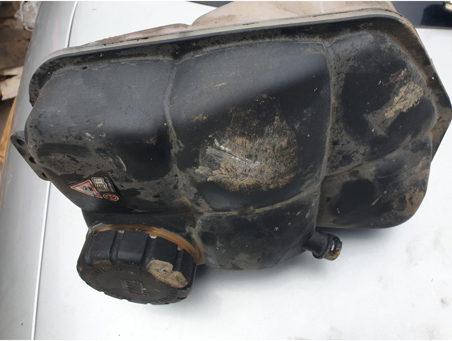 Казанче за антифриз за Mercedes E Class W211 2.7CDI Казанче за антифриз за Mercedes E Class W211 2.7CDI