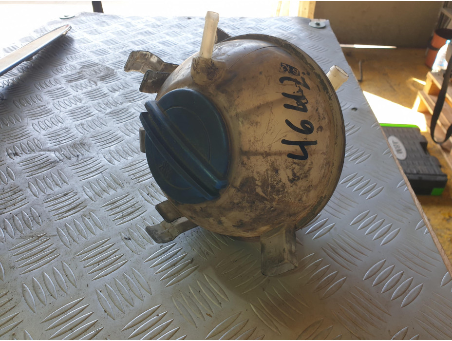 Казанче за антифриз за VW Touran 1.9 TDI Казанче за антифриз за VW Touran 1.9 TDI