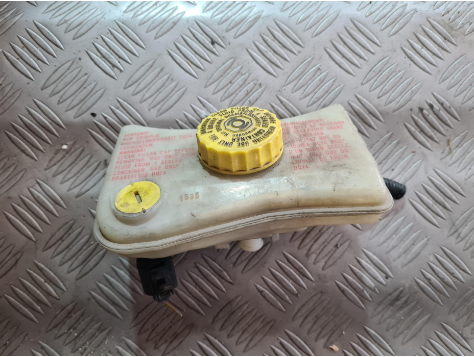 Казанче за спирачна течност за Audi A6 C6 3.2 FSI Quattro Казанче за спирачна течност за Audi A6 C6 3.2 FSI Quattro