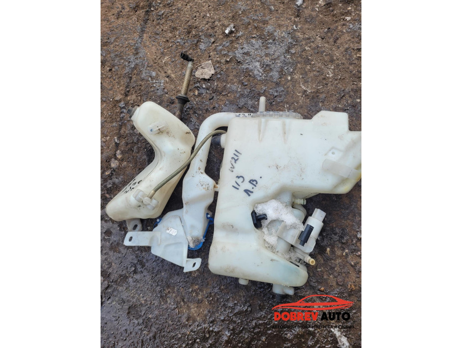 Казанче за течност за чистачки (3 части) за Mercedes E W211 Казанче за течност за чистачки (3 части) за Mercedes E W211