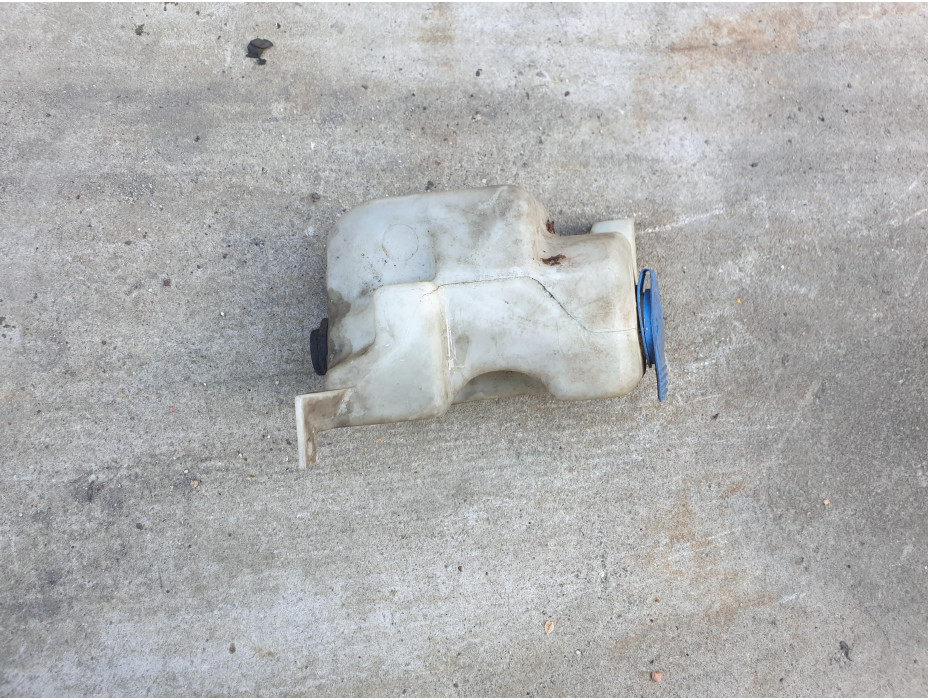 Казанче за течност за чистачки за Audi A3 8L Казанче за течност за чистачки за Audi A3 8L