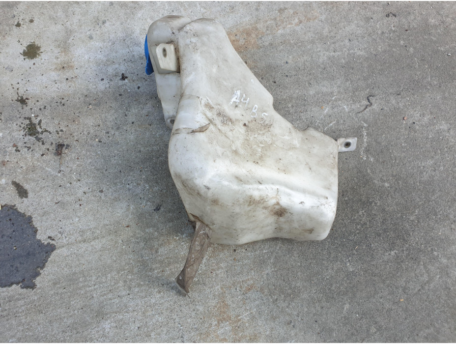 Казанче за течност за чистачки за Audi A4 B5 Казанче за течност за чистачки за Audi A4 B5