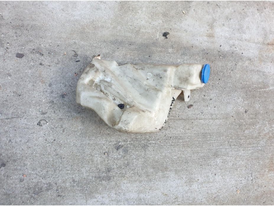 Казанче за течност за чистачки за Audi A4 B5 Казанче за течност за чистачки за Audi A4 B5