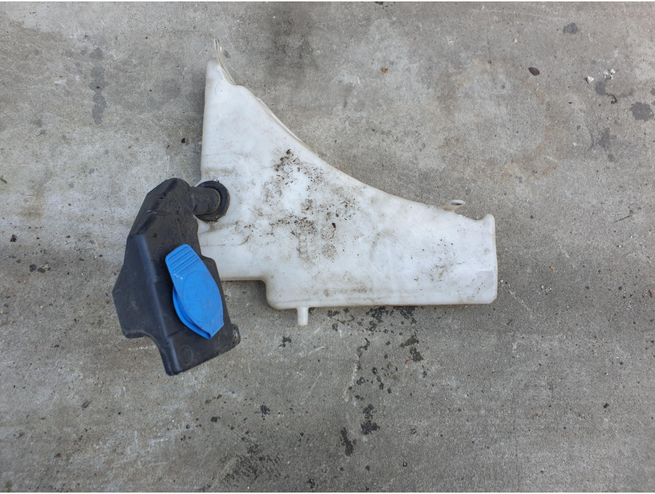 Казанче за течност за чистачки за Audi A5 8T Казанче за течност за чистачки за Audi A5 8T