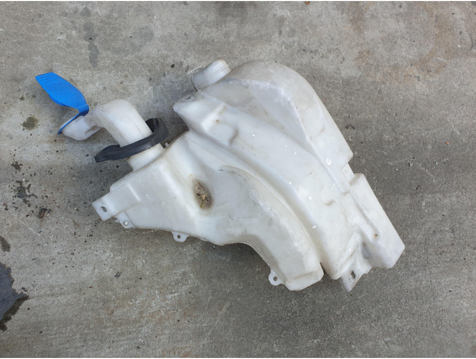 Казанче за течност за чистачки за Audi A8 D3 Казанче за течност за чистачки за Audi A8 D3