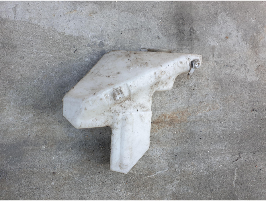 Казанче за течност за чистачки за Mercedes A 140