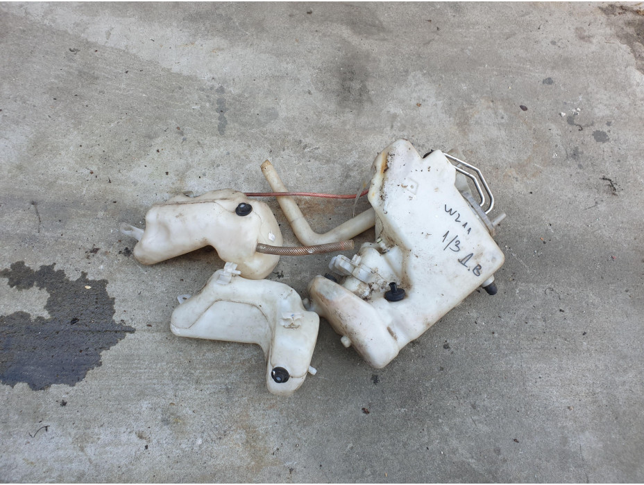 Казанче за течност за чистачки за Mercedes E Class W 211 Казанче за течност за чистачки за Mercedes E Class W 211