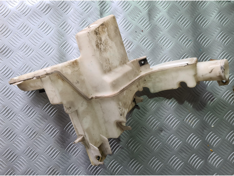 Казанче за течност за чистачки за Volkswagen Passat B6 Avant Казанче за течност за чистачки за Volkswagen Passat B6 Avant