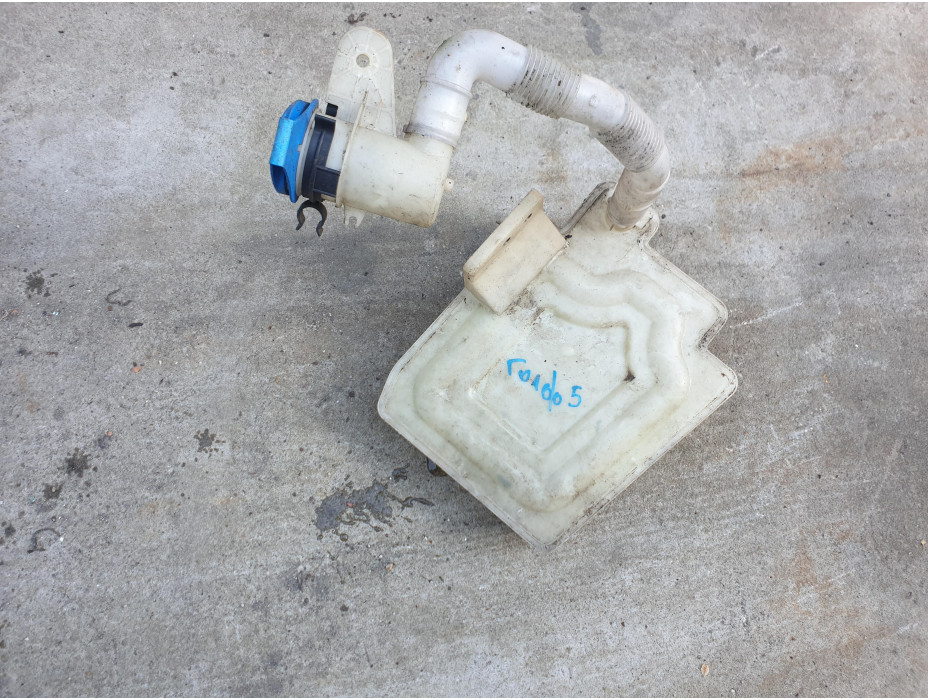 Казанче за течност за чистачки за VW Golf 5