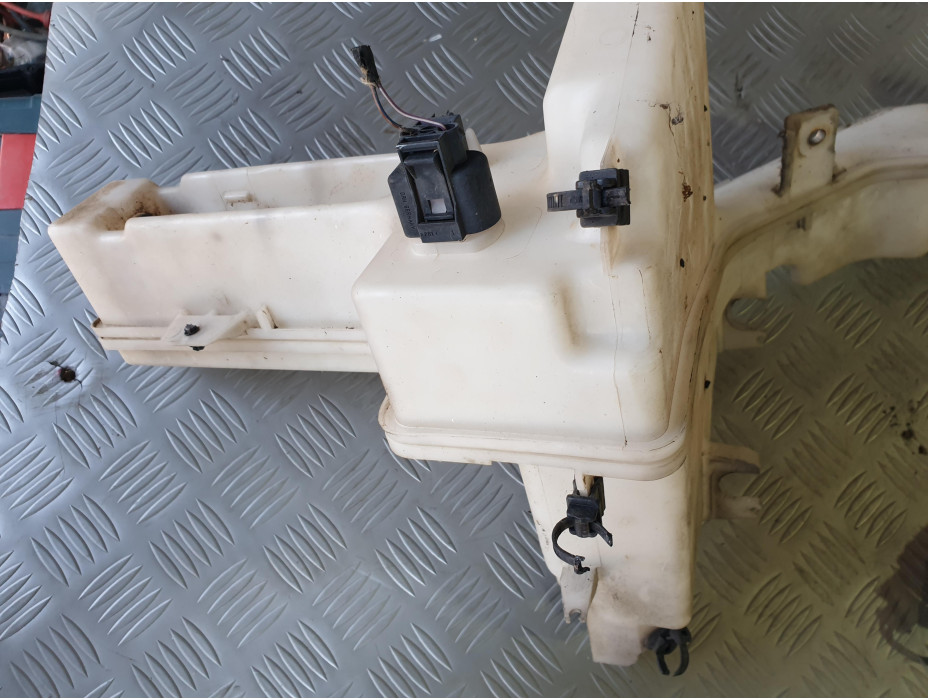 Казанче за течност за чистачки за VW Passat CC 2.0TSI