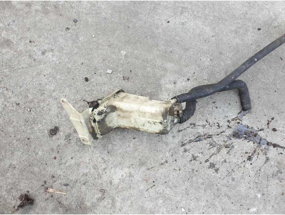 Казанче за хидравлична течност за Audi A4 B5 Казанче за хидравлична течност за Audi A4 B5