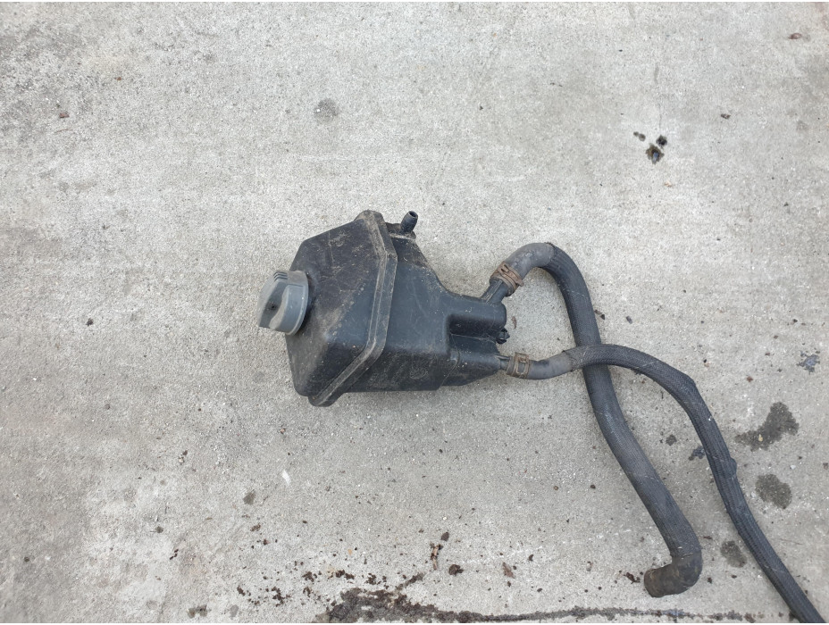 Казанче за хидравлична течност за Audi A8 D3 Казанче за хидравлична течност за Audi A8 D3