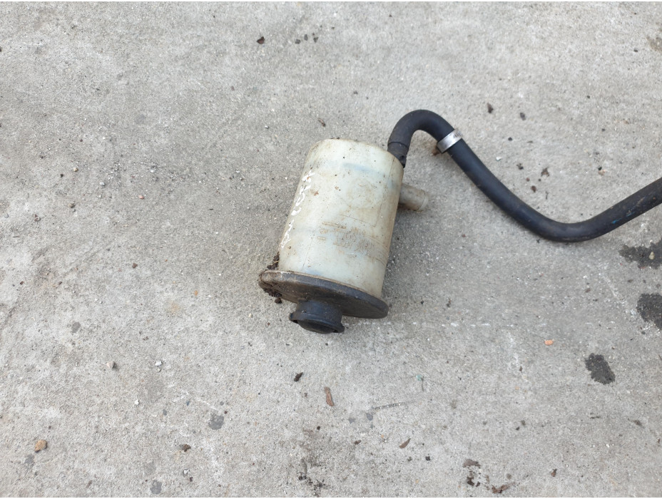 Казанче за хидравлична течност за Ford Fiesta 4 Казанче за хидравлична течност за Ford Fiesta 4