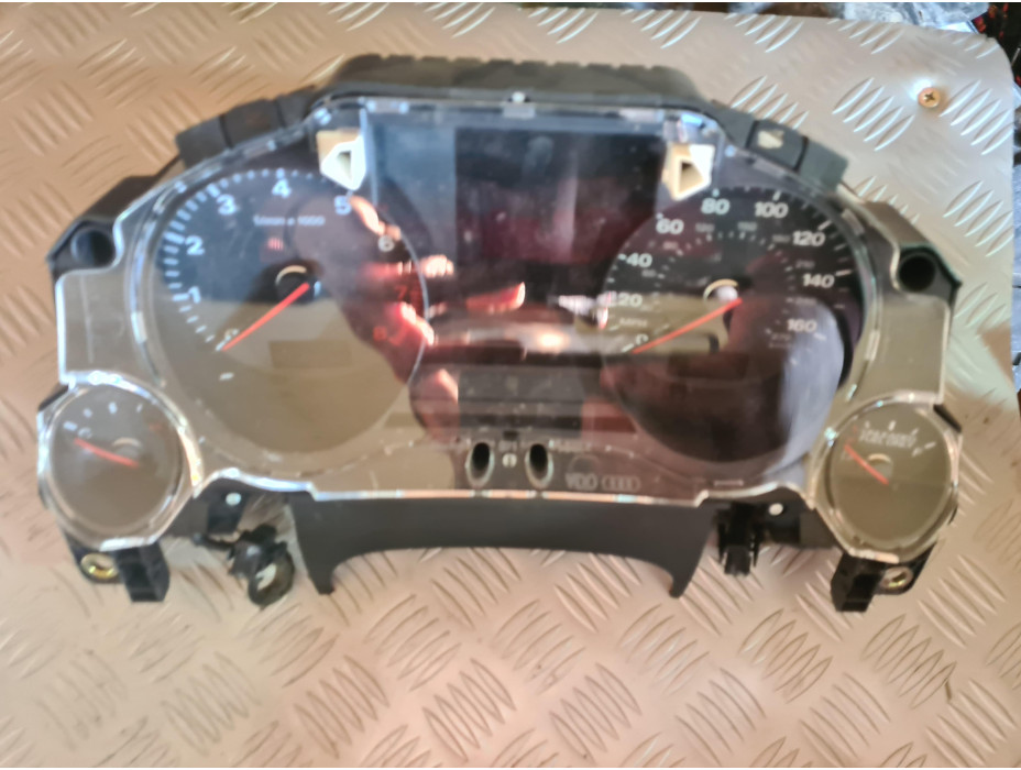 Километраж за Audi A8 D3 4.2i Long, USA